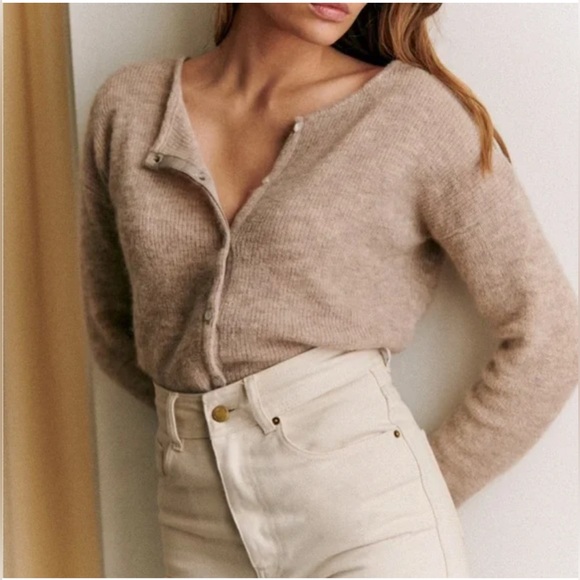 La Maille Sezane Barry Cardigan✨ - Picture 2 of 5